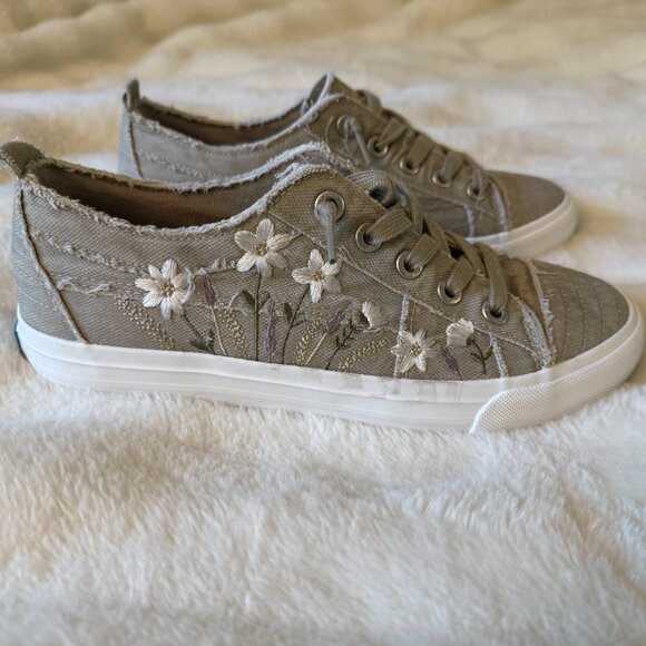 Blowfish Malibu embroidered sneakers women size 9.5 New - Picture 5 of 7